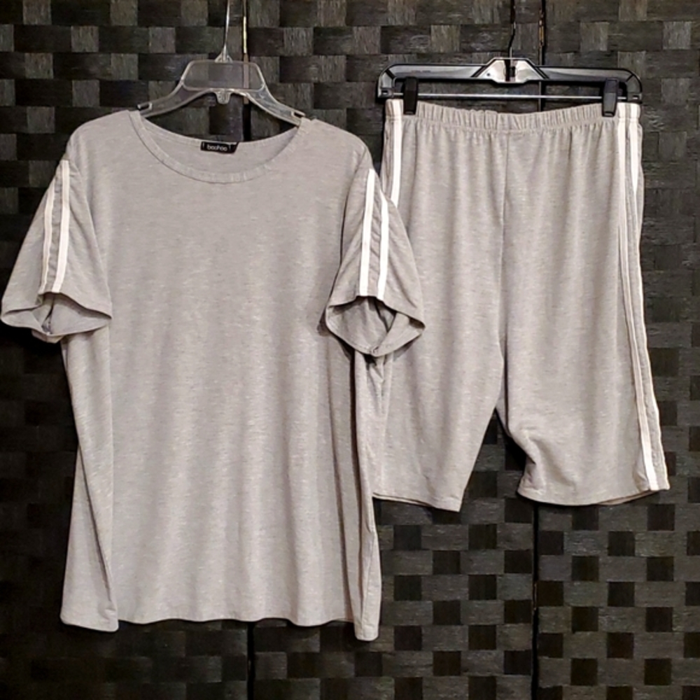 Boohoo womens size 12 highrise short set